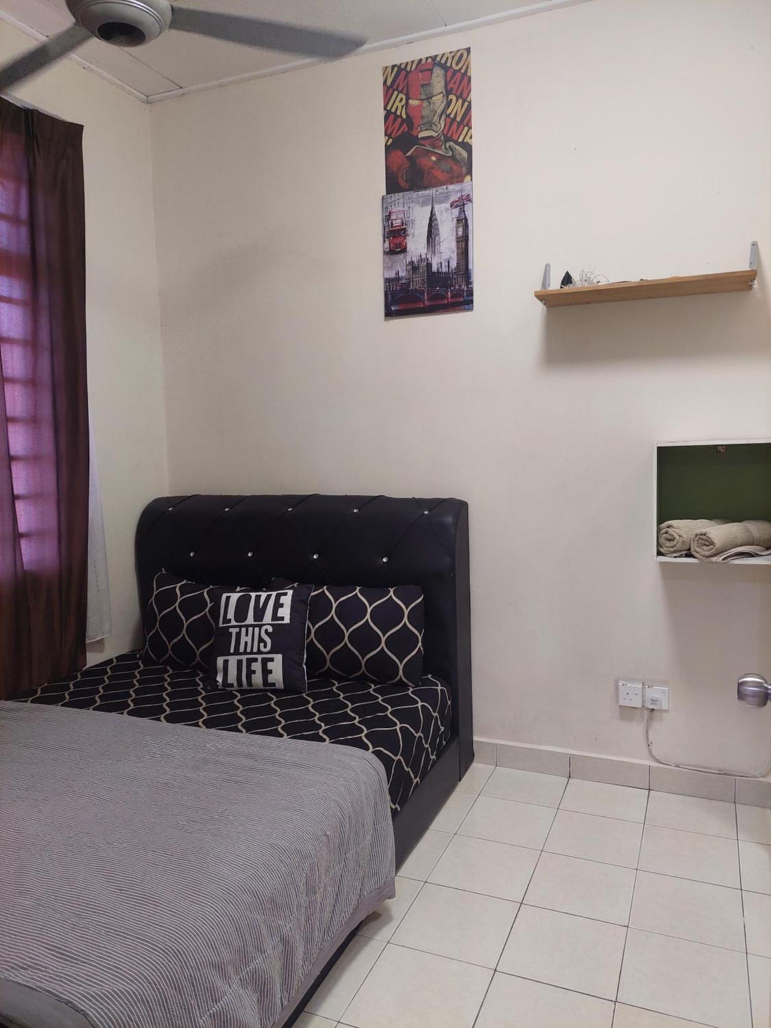 E&A Homestay Klia/ Sepang/ Nilai Екстериор снимка