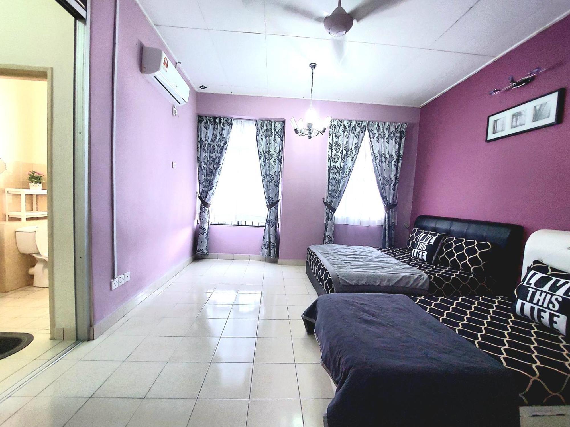 E&A Homestay Klia/ Sepang/ Nilai Екстериор снимка