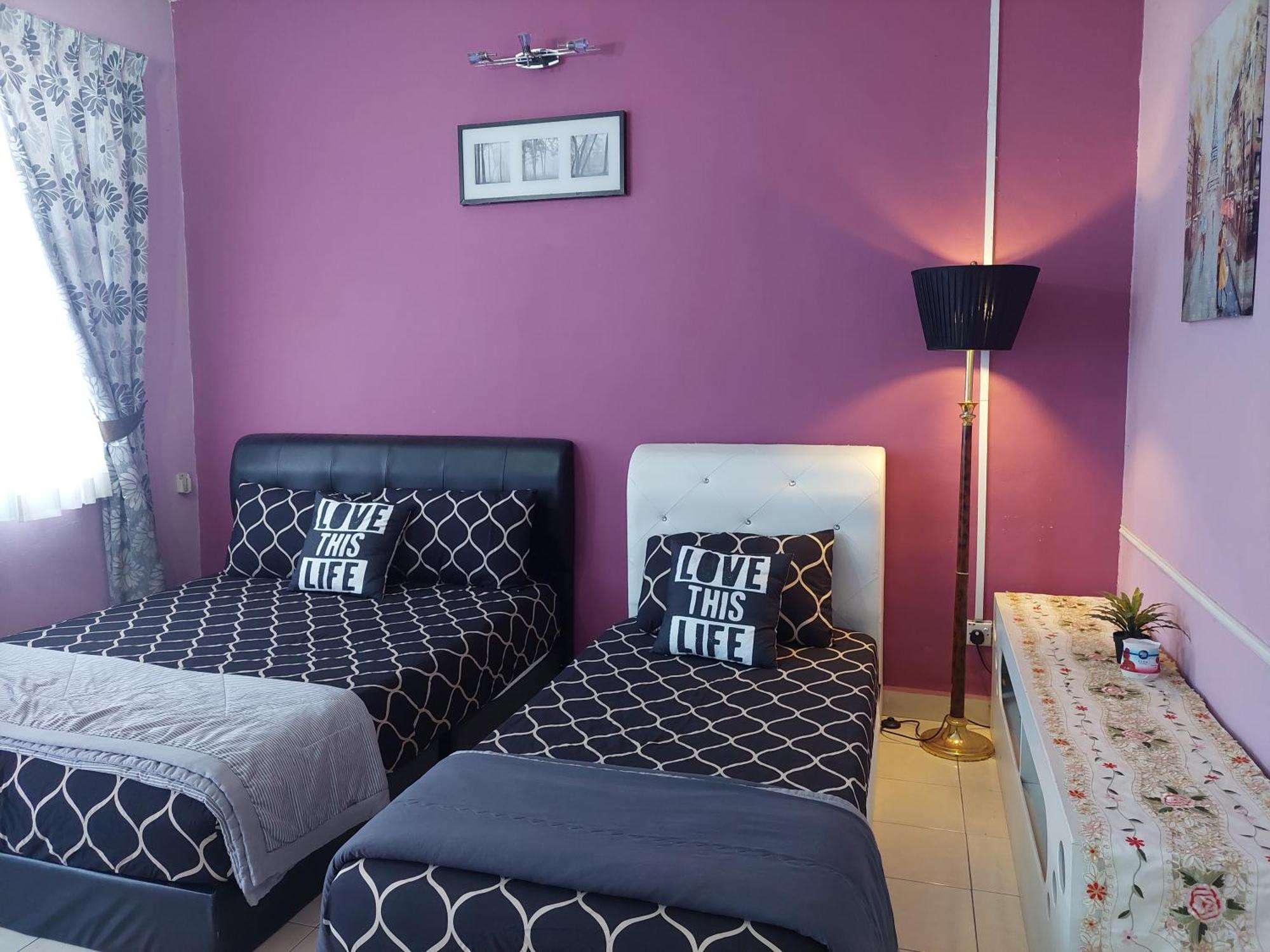 E&A Homestay Klia/ Sepang/ Nilai Екстериор снимка