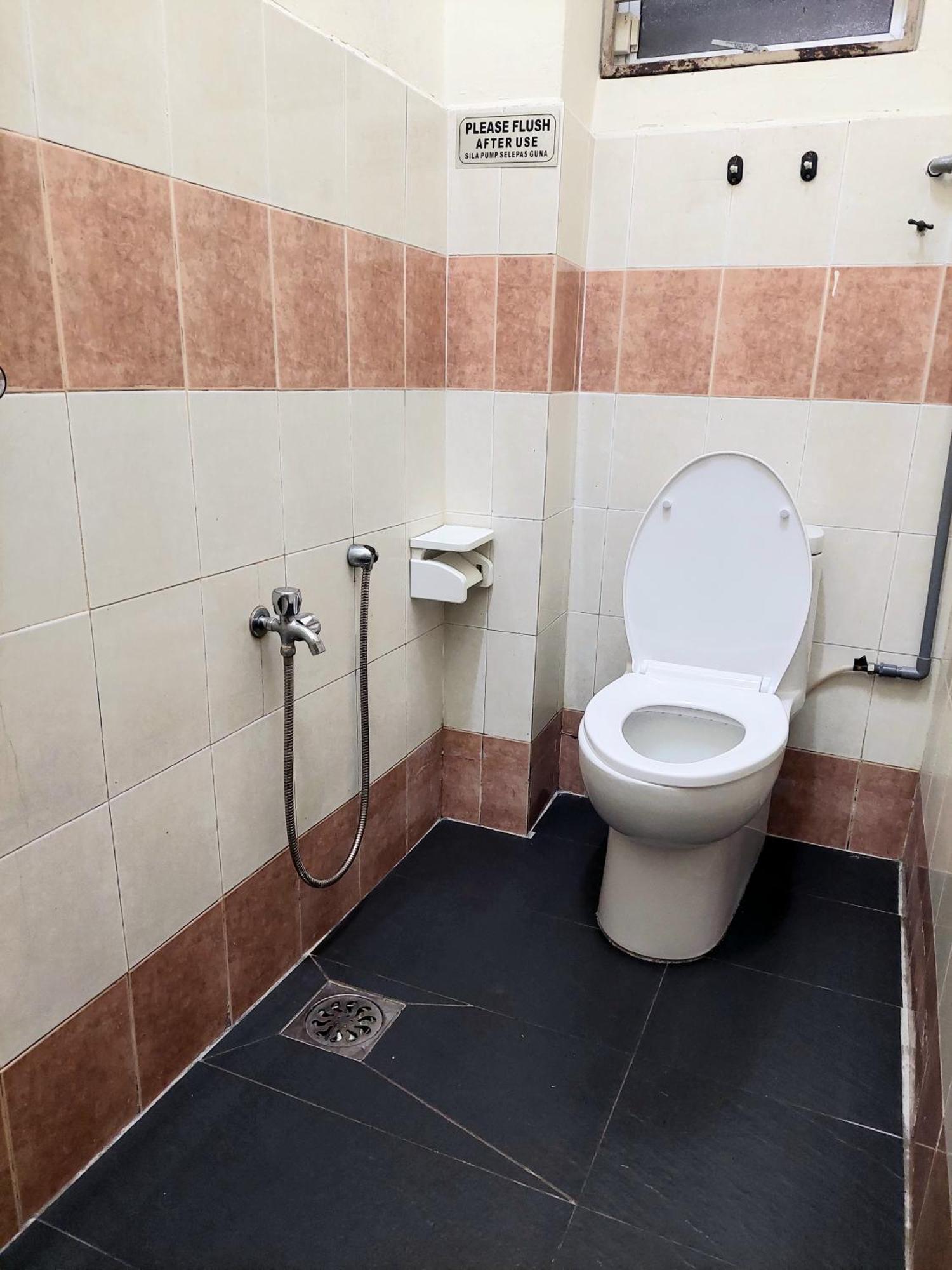 E&A Homestay Klia/ Sepang/ Nilai Екстериор снимка
