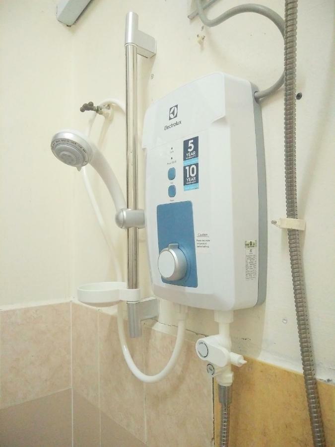 E&A Homestay Klia/ Sepang/ Nilai Екстериор снимка