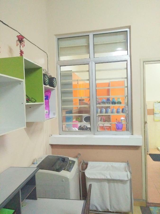 E&A Homestay Klia/ Sepang/ Nilai Екстериор снимка