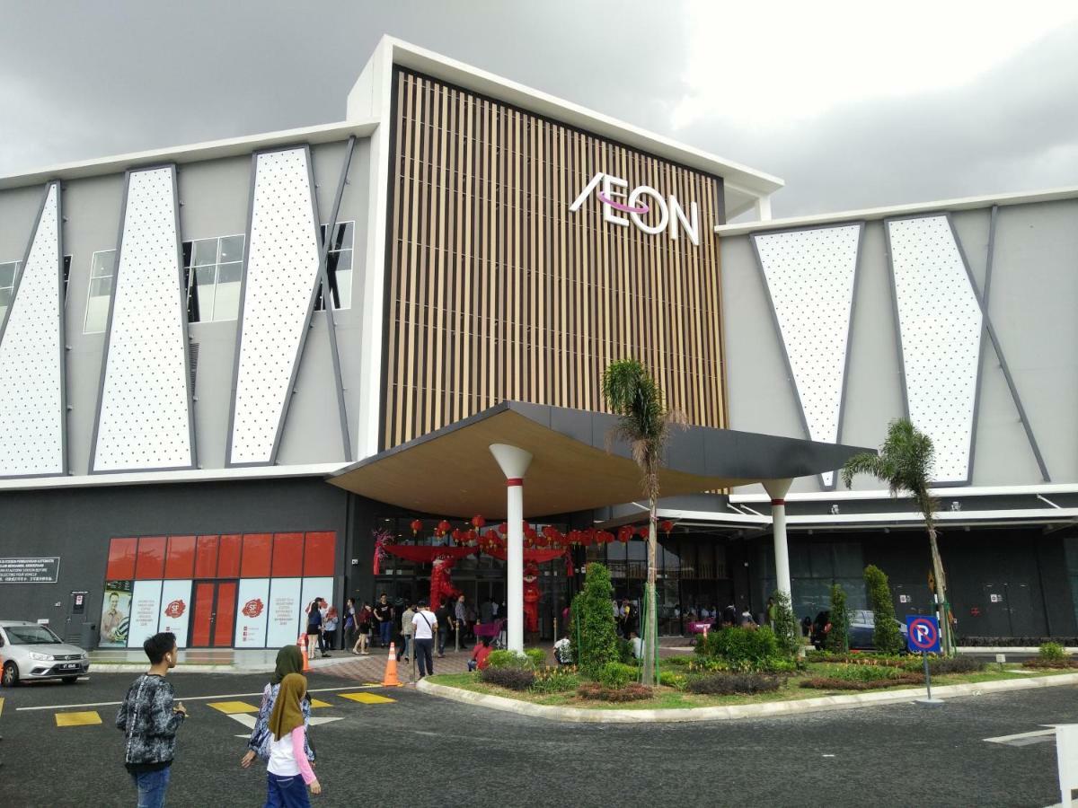 E&A Homestay Klia/ Sepang/ Nilai Екстериор снимка