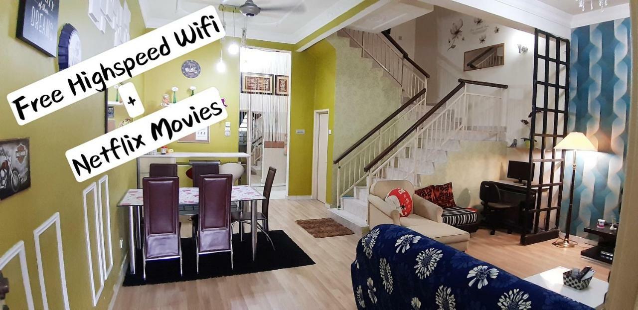E&A Homestay Klia/ Sepang/ Nilai Екстериор снимка